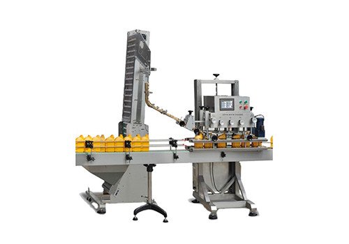 Автоматическая укупорочная машина с 6-ю шпинделями