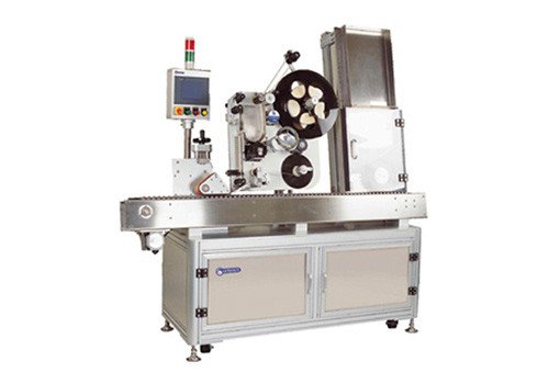 Горизонтальная машина для этикетирования ингаляторов и пробирок