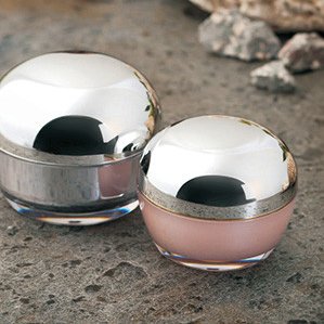 Kumsung has introduced a series of everyday cosmetic packaging.