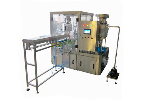 Машина серии ZLD-3 A для наполнения вертикально стоящих пакетов и их укупорки винтовой крышкой 