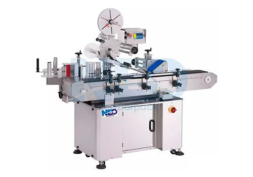 Горизонтальный этикетировщик круглых бутылок с боковым аппликатором LR460S